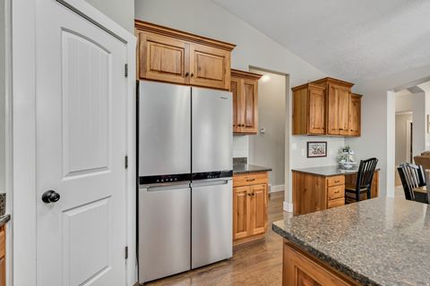 Tiny photo for 366 E 6600 S, Hyrum, UT 84319 (MLS # 2127505)