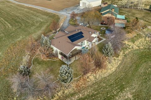 Tiny photo for 366 E 6600 S, Hyrum, UT 84319 (MLS # 2127505)