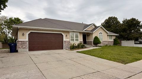 Photo of 1528 E BUTTERCUP DR, Sandy, UT 84092 (MLS # 2158529)