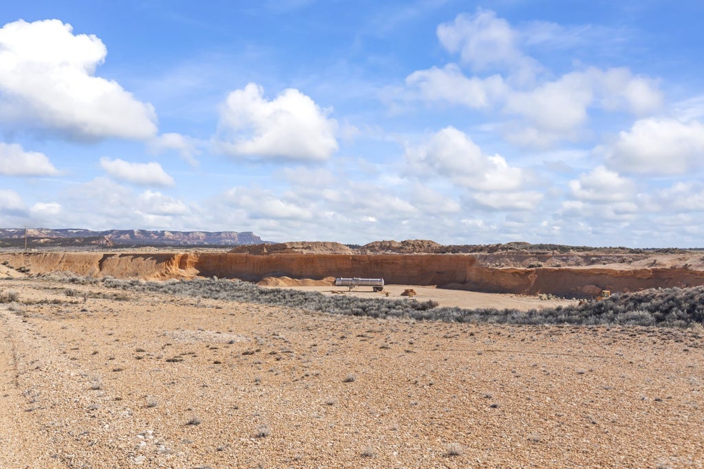 Photo of 1121 W UTAH STATE HWY 12, Bryce, UT 84764 (MLS # 2185697)