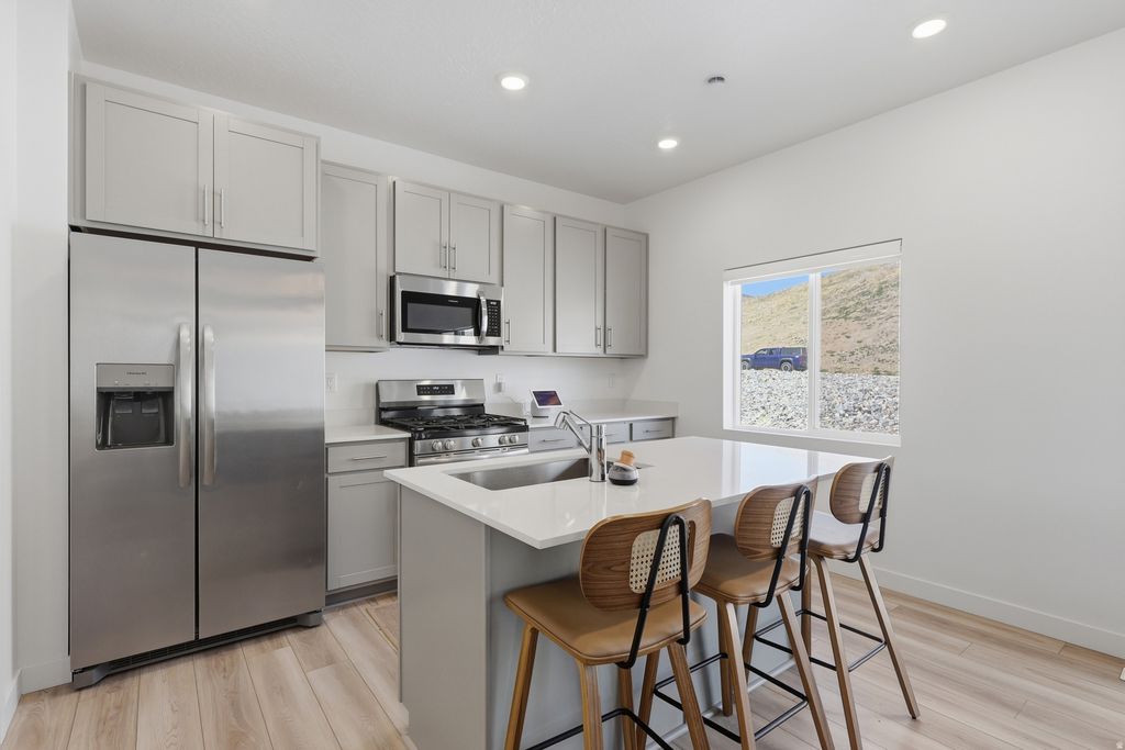 Photo of 2031 N GOLDEN RUBY DR, Saratoga Springs, UT 84045 (MLS # 2160352)