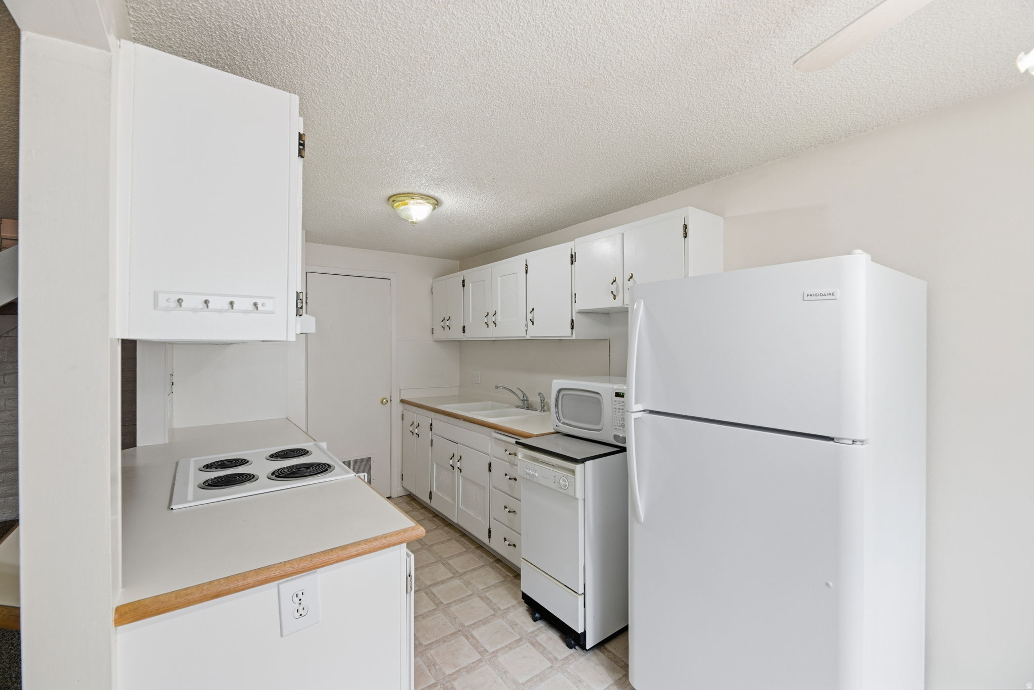 MEADOWBROOK - Residential