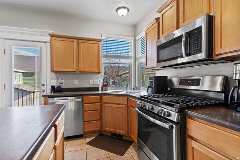 Tiny photo for 810 N FARMINGTON XING, Farmington, UT 84025 (MLS # 2130885)