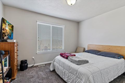 Tiny photo for 810 N FARMINGTON XING, Farmington, UT 84025 (MLS # 2130885)