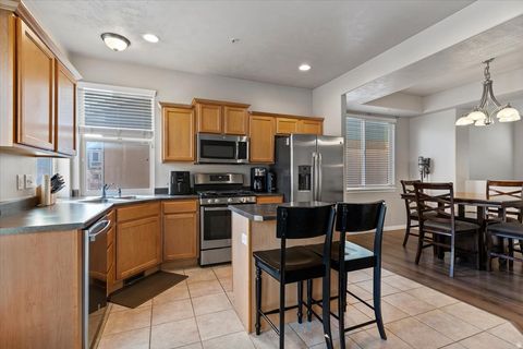 Tiny photo for 810 N FARMINGTON XING, Farmington, UT 84025 (MLS # 2130885)