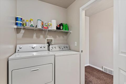 Tiny photo for 810 N FARMINGTON XING, Farmington, UT 84025 (MLS # 2130885)
