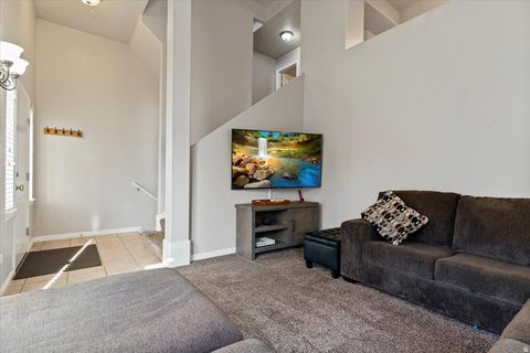 Tiny photo for 810 N FARMINGTON XING, Farmington, UT 84025 (MLS # 2130885)