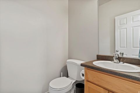 Tiny photo for 810 N FARMINGTON XING, Farmington, UT 84025 (MLS # 2130885)