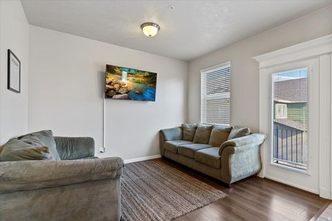 Tiny photo for 810 N FARMINGTON XING, Farmington, UT 84025 (MLS # 2130885)