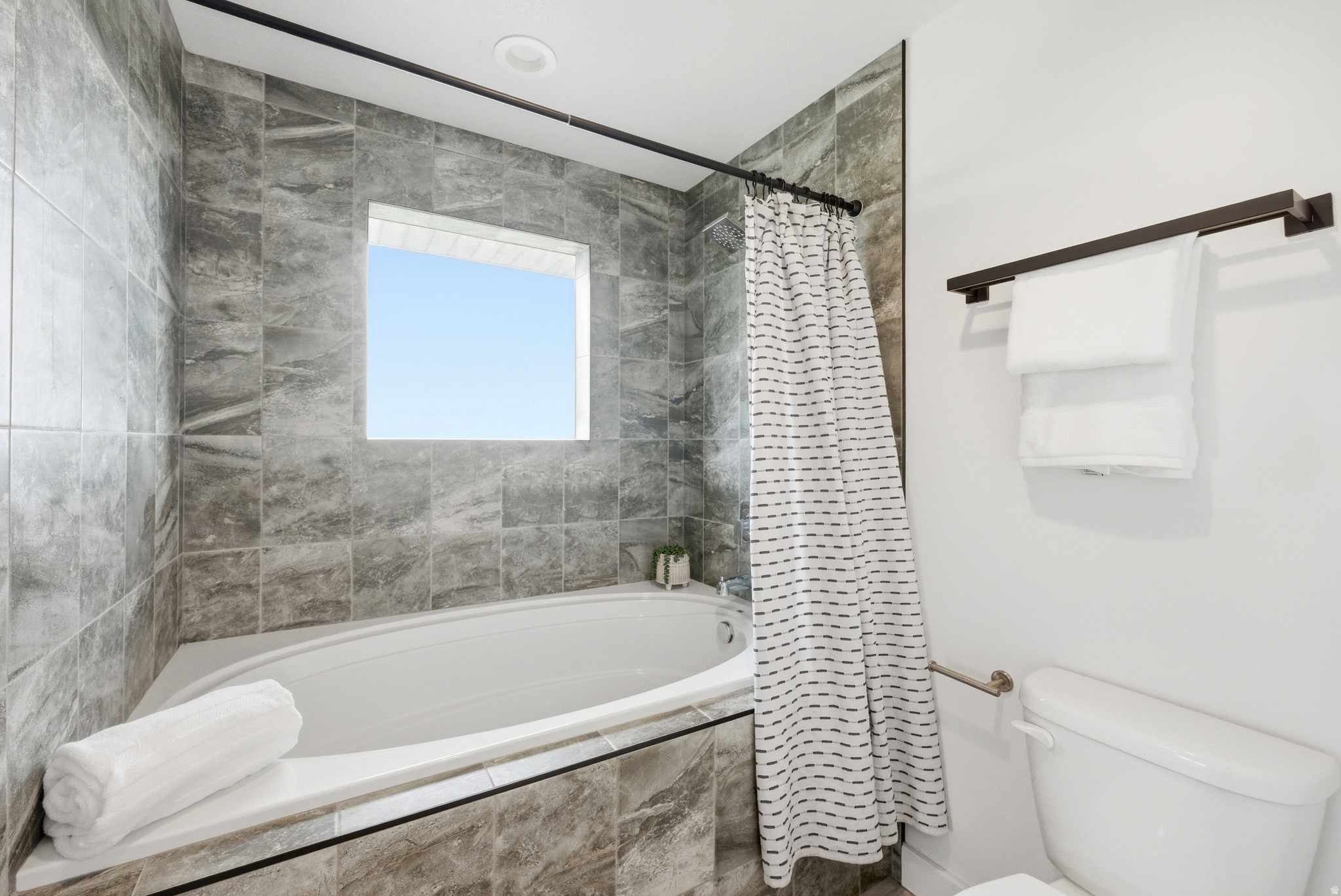 FARMINGTON RANCHES 8 - Residential