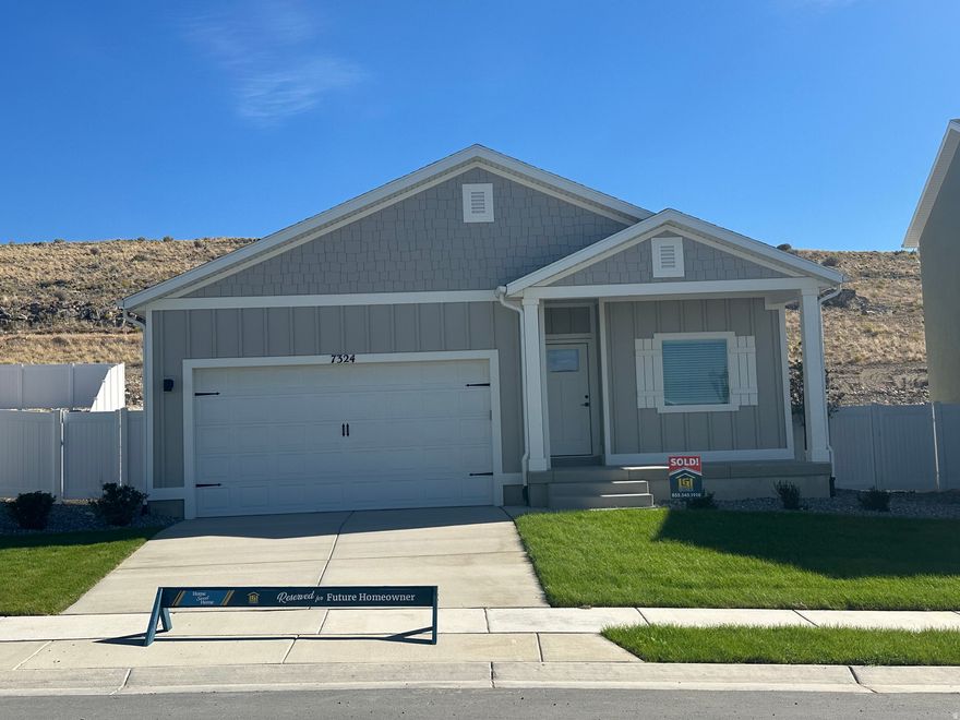 This Glenwood floorplan has so much to offer! Not only is it over 1500 square feet, but it has 3 spacious bedrooms and 2 full bathrooms. Even more, when you walk out your door you are greeted by the beautiful view of Eagle Mountain.