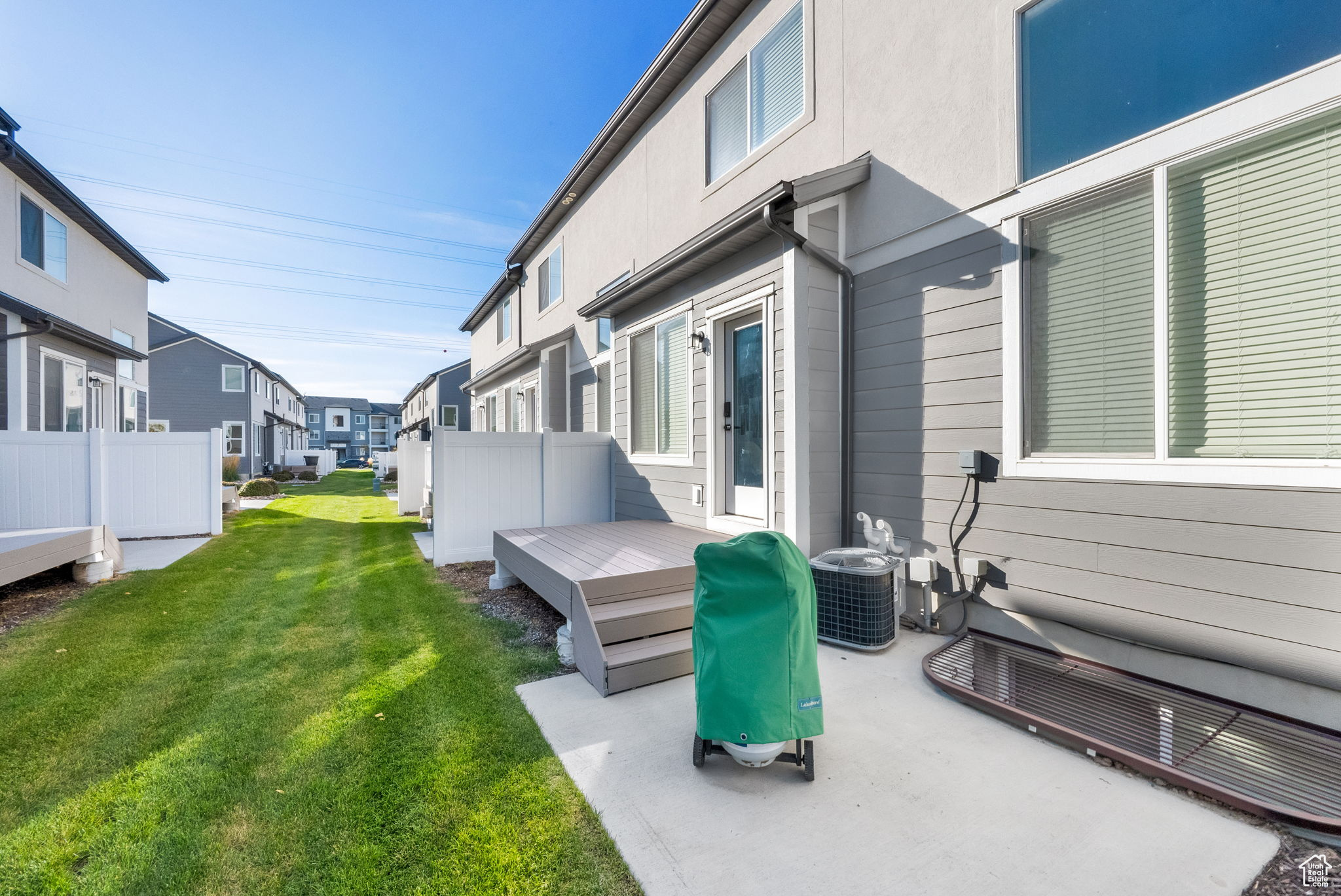 LAKE FRONT - Residential