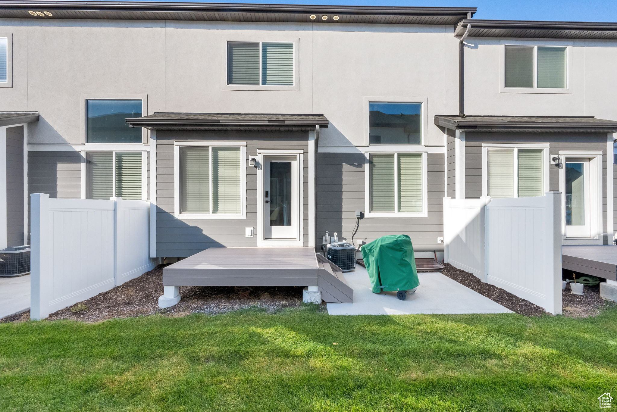 LAKE FRONT - Residential