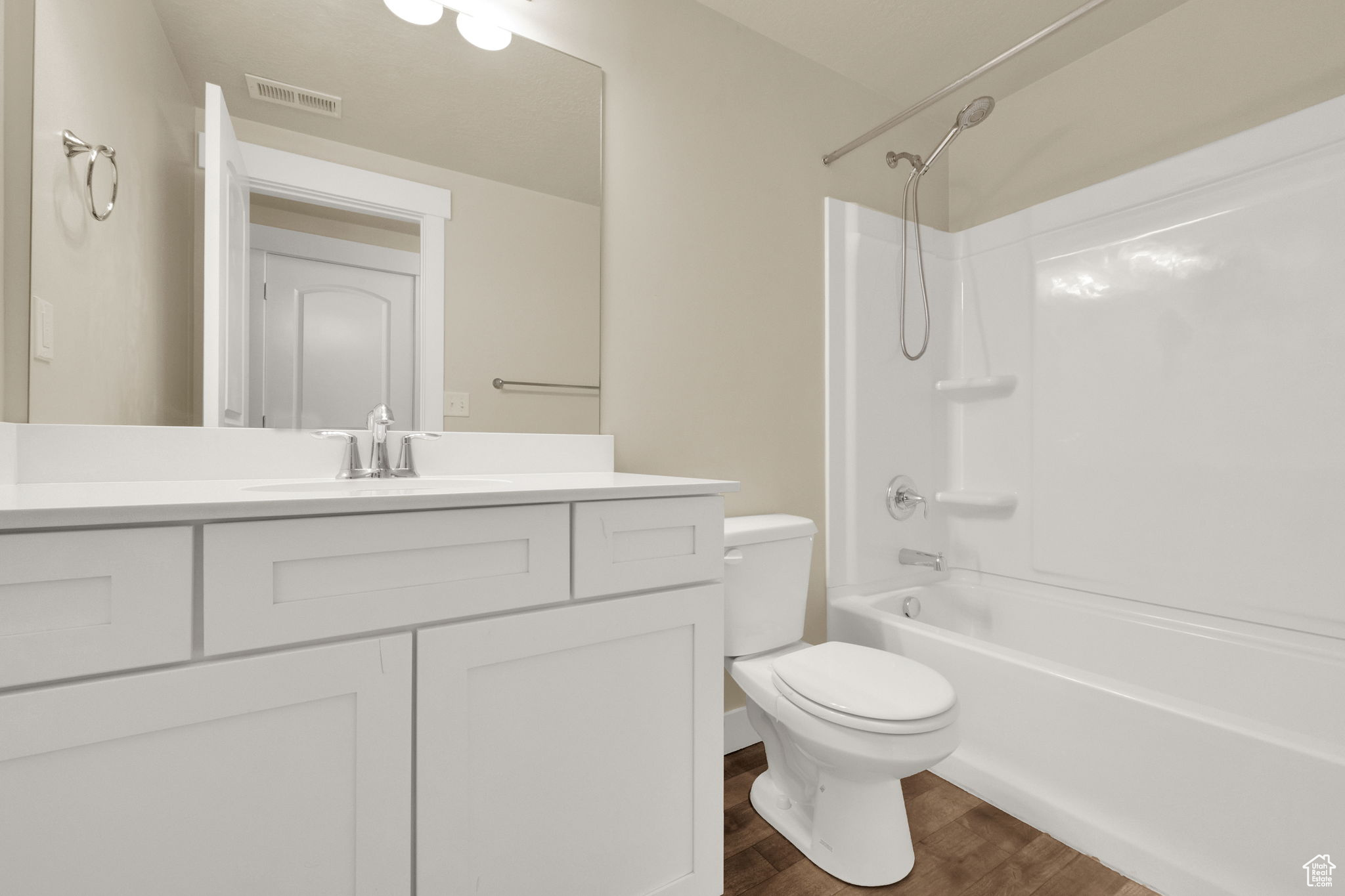 LAKE FRONT - Residential