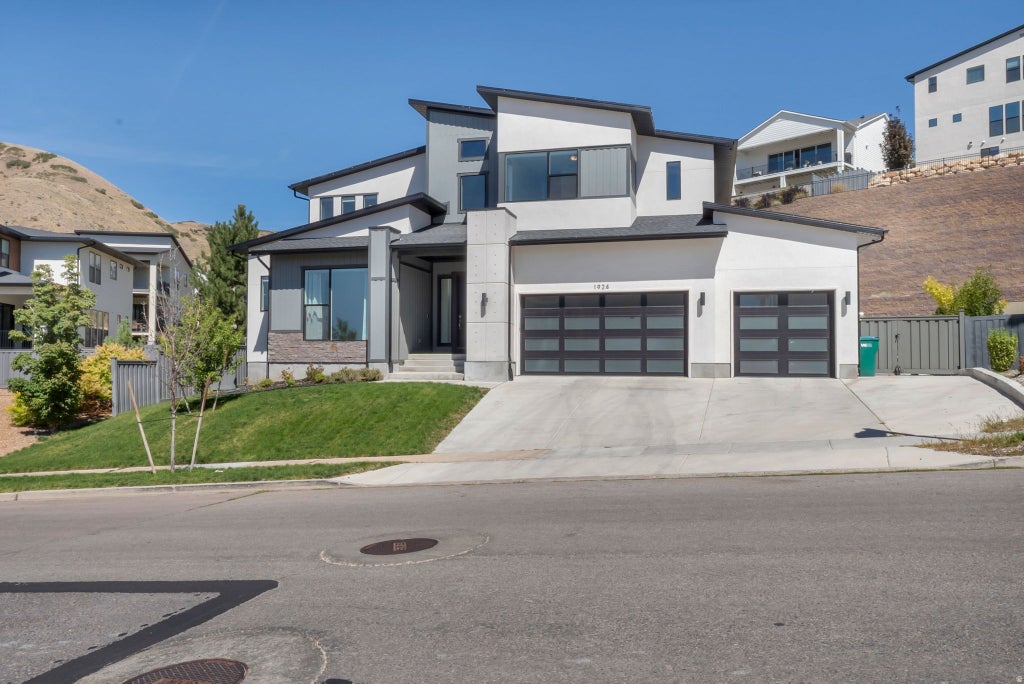 Photo of 1924 W OAKRIDGE DR N, Lehi, UT 84048 (MLS # 2184971)