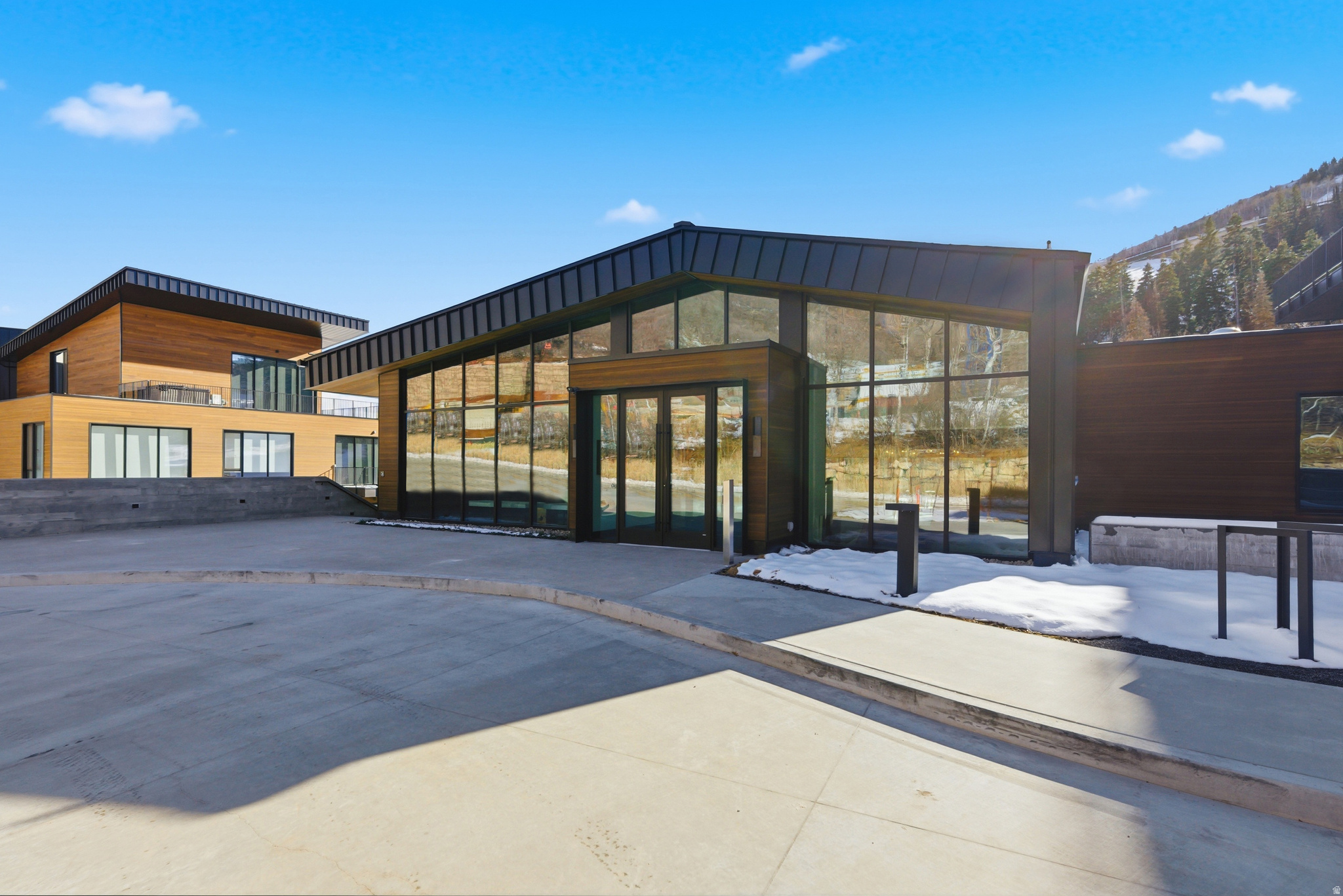 FOUNDERS PLACE - Residential