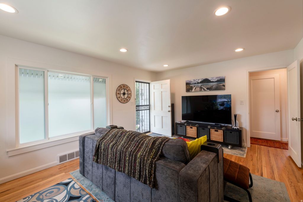 Photo of 2011 S NEVADA ST E, Salt Lake City, UT 84108 (MLS # 2153251)