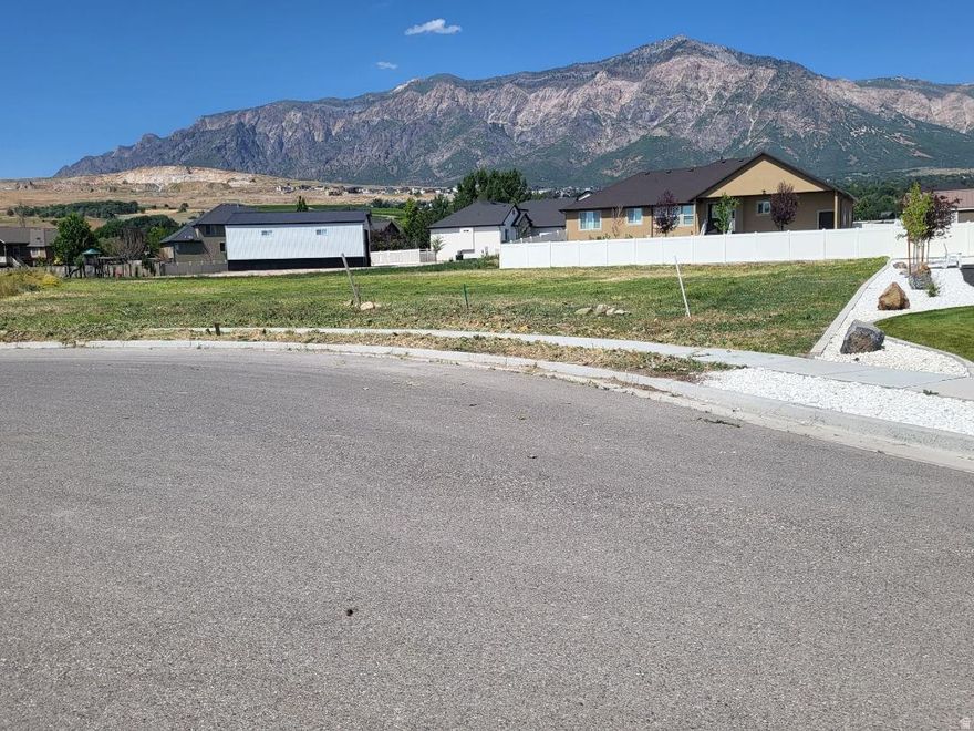 Bring your own Builder and make your dream home come true!   Build on this beautiful .51 acre lot located on a cul de sac in Pleasant View.  Great mountain views.  Easy access to I-15 and other amenities.