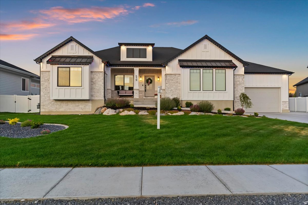 Exterior Showing off Glow lights