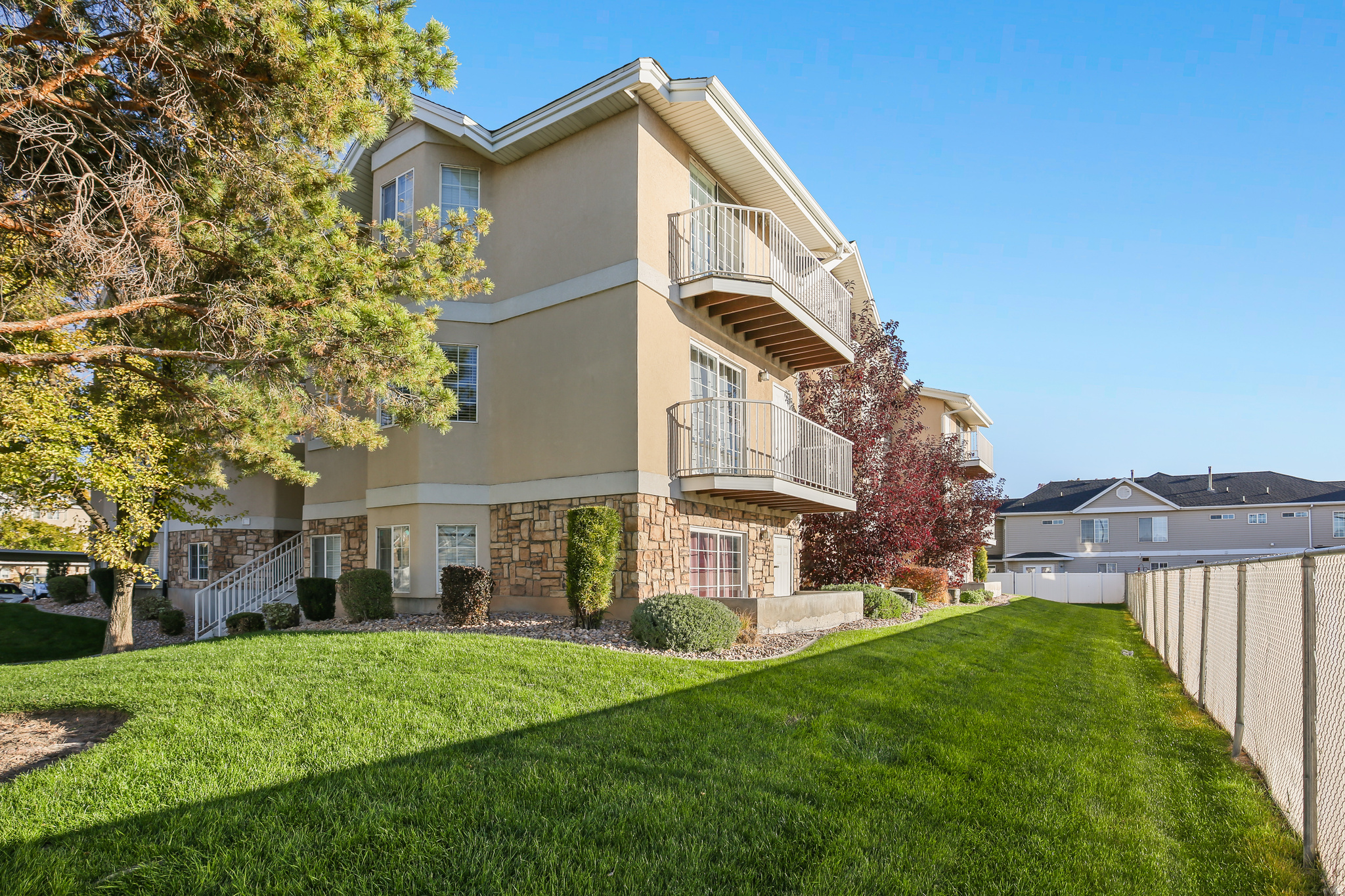 COUNTRY WOODS - Residential