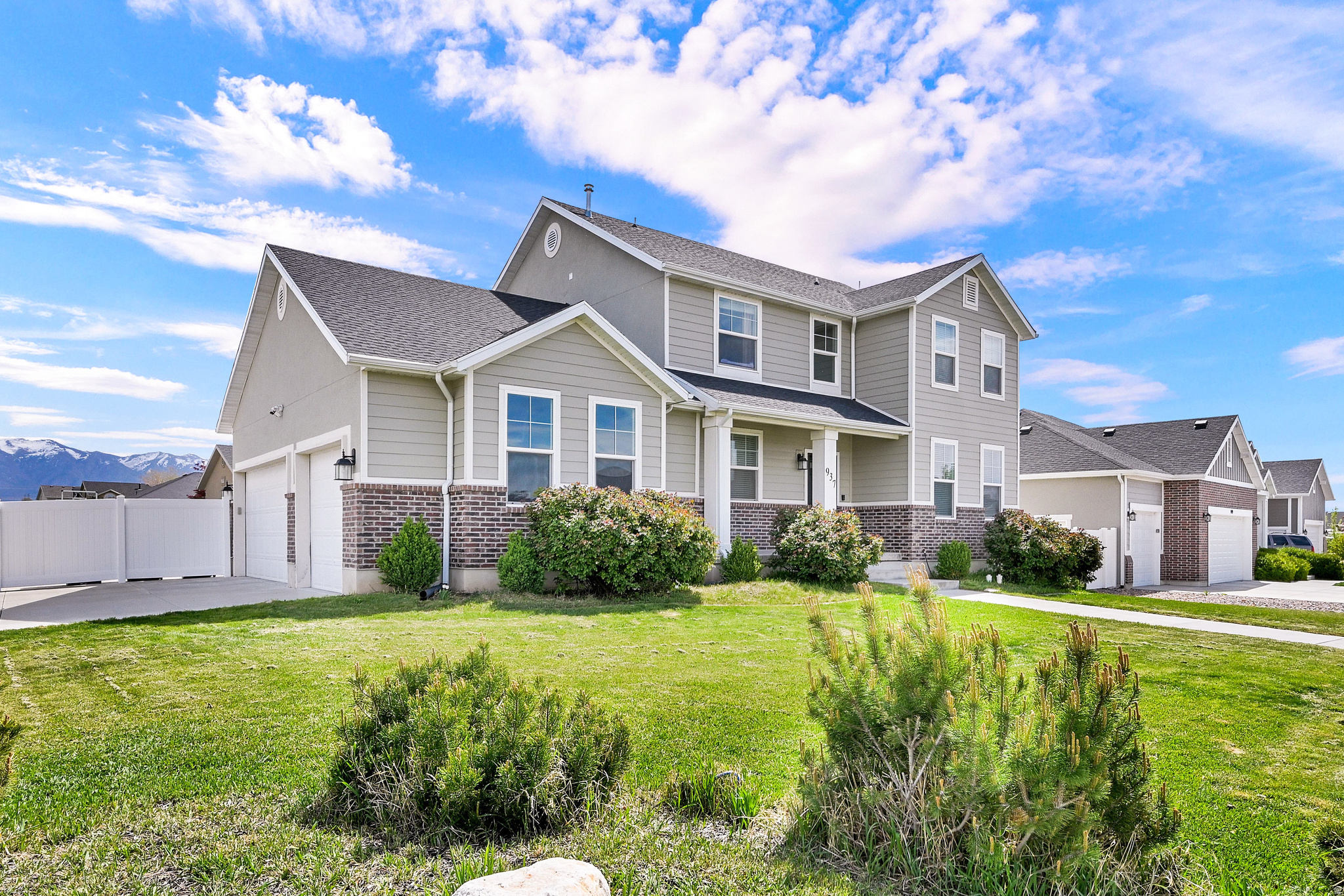 LAURELWOOD LANE - Residential