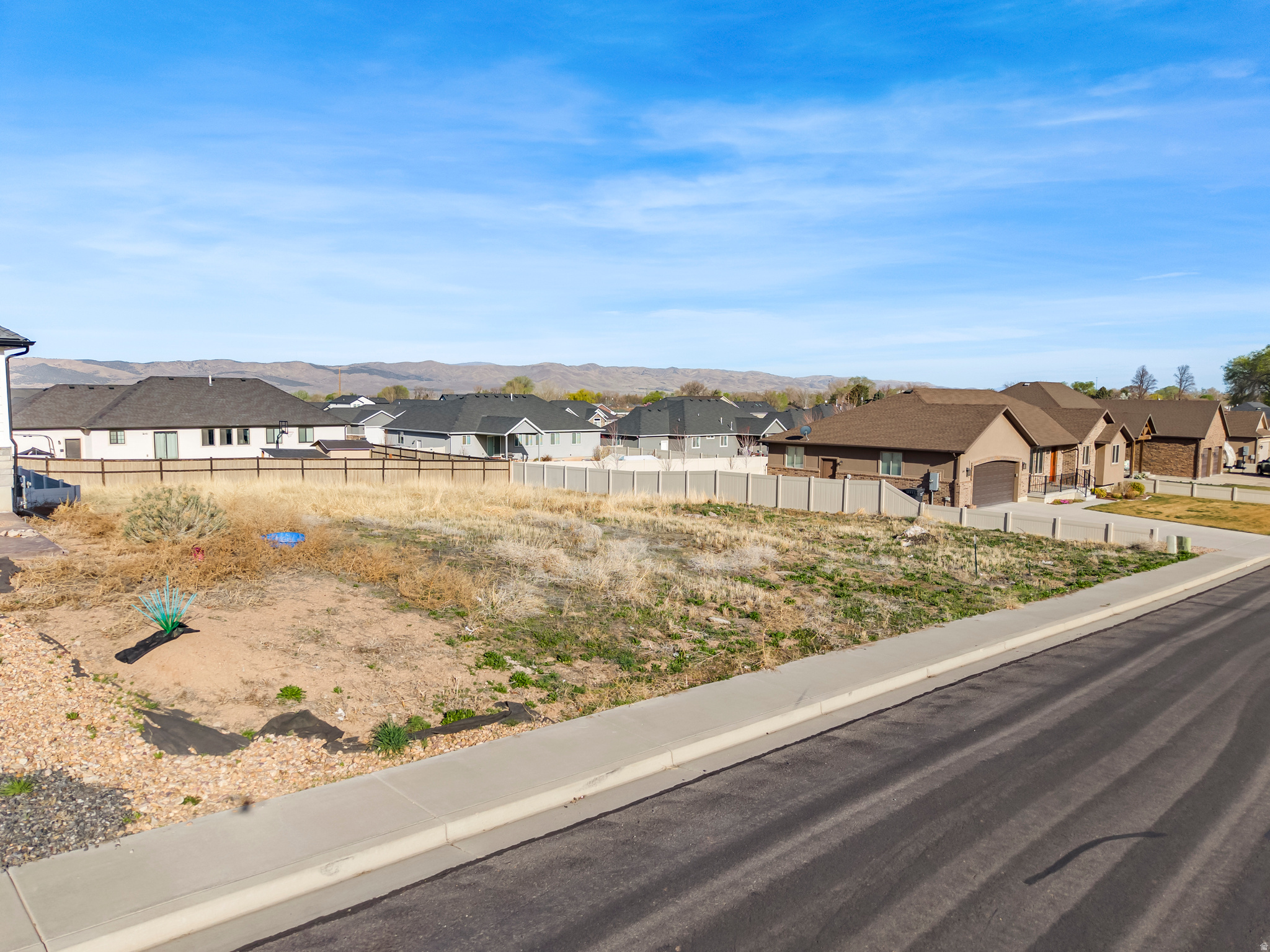 COVINGTON RIDGE ESTATES - Land