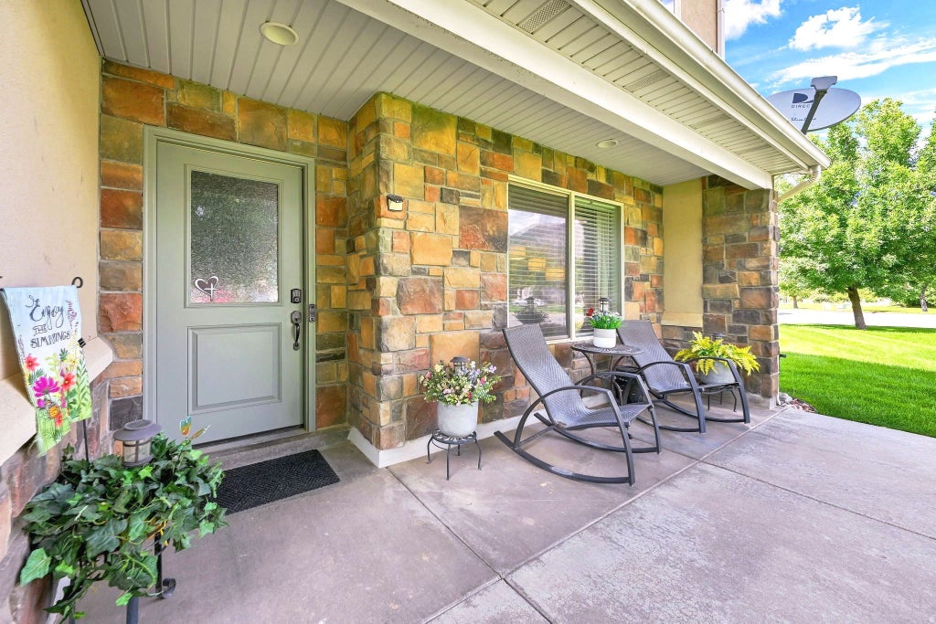 Photo of 7477 S SANDALWOOD DR, South Weber, UT 84405 (MLS # 2183674)