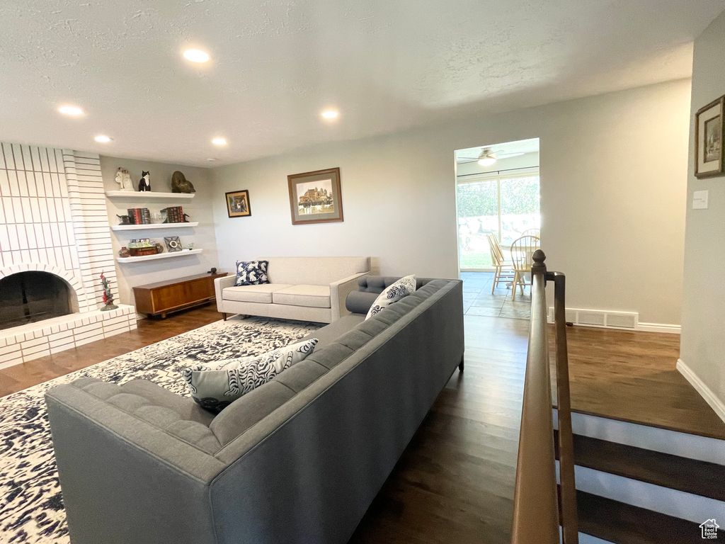 Photo of 1850 N 100 E, Centerville, UT 84014 (MLS # 2119042)