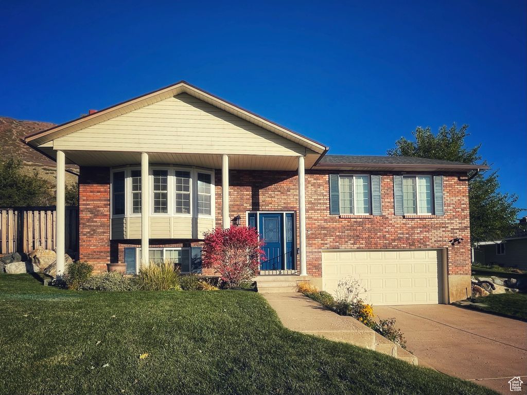 Photo of 1850 N 100 E, Centerville, UT 84014 (MLS # 2119042)