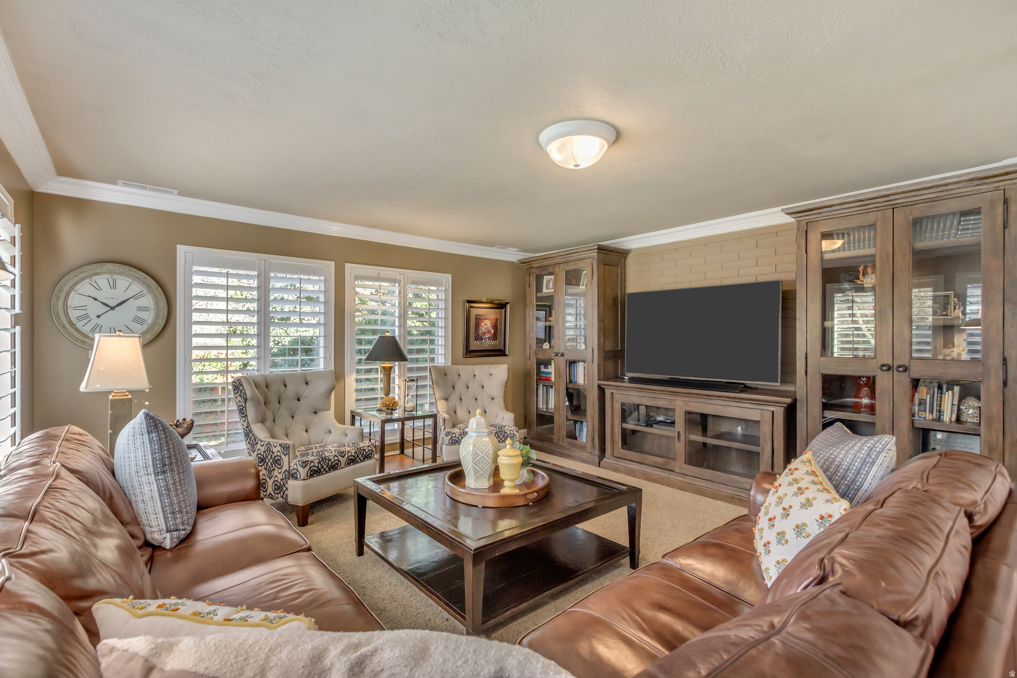 INTERNATIONAL GARDENS - Residential