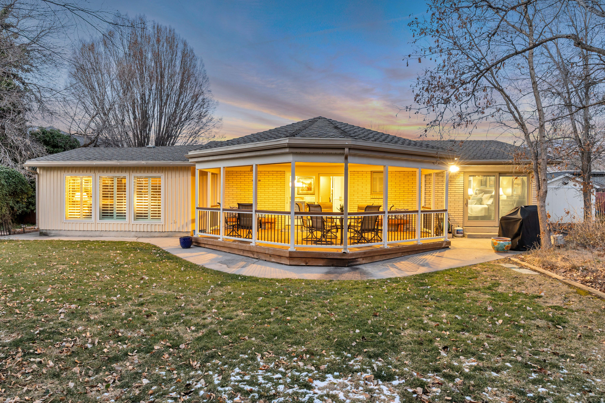 INTERNATIONAL GARDENS - Residential