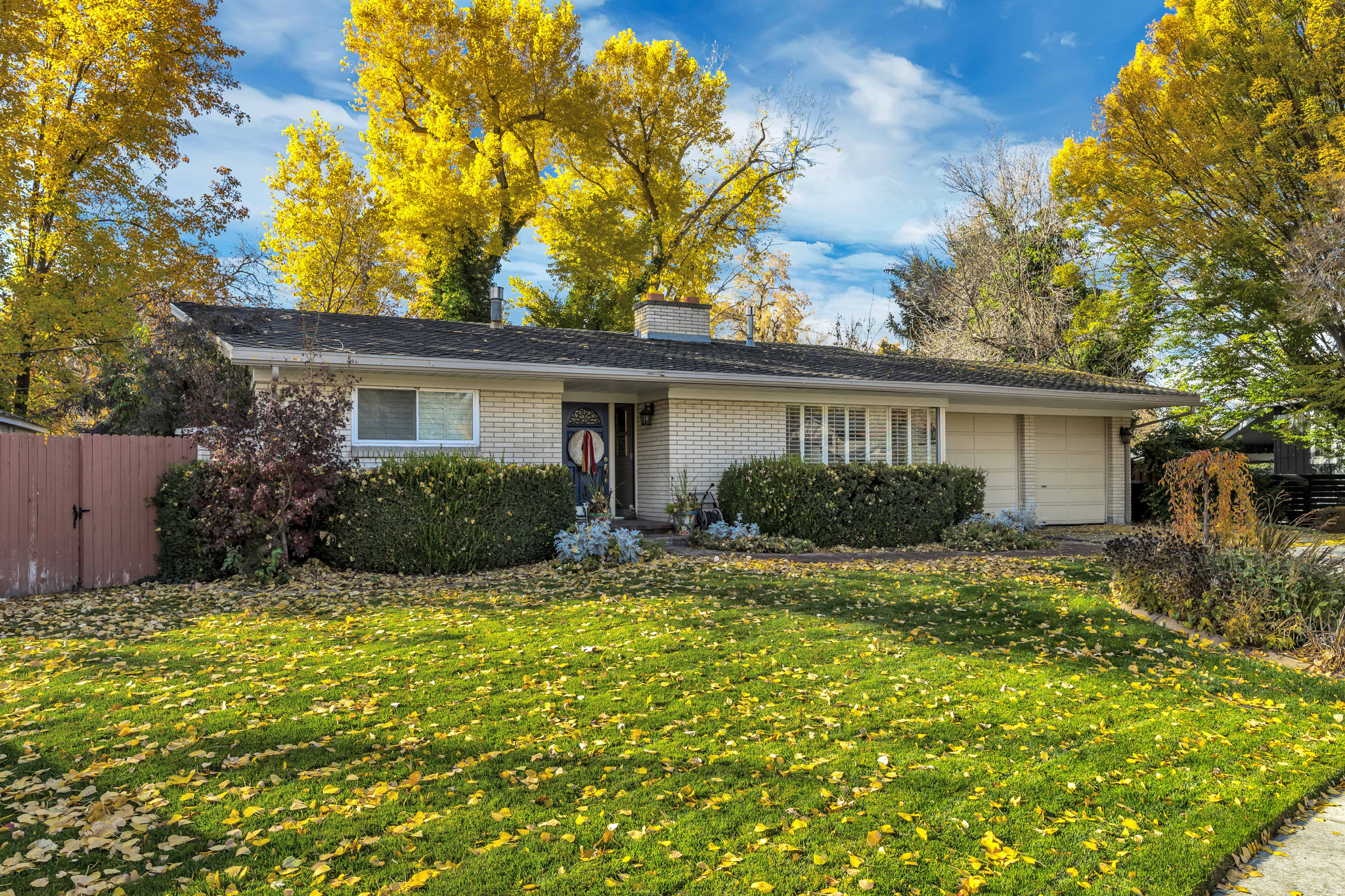 INTERNATIONAL GARDENS - Residential