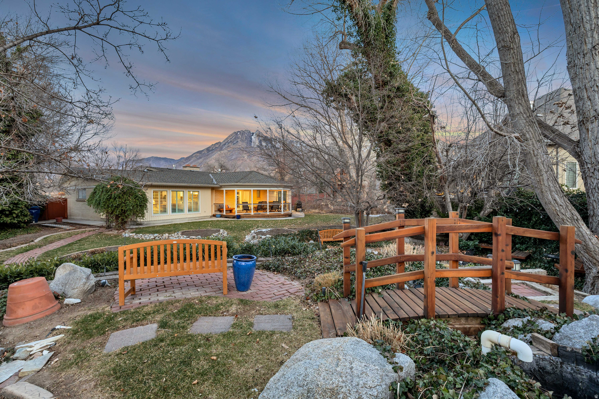 INTERNATIONAL GARDENS - Residential