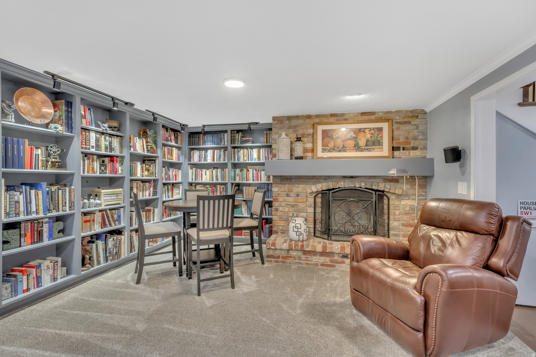 INTERNATIONAL GARDENS - Residential