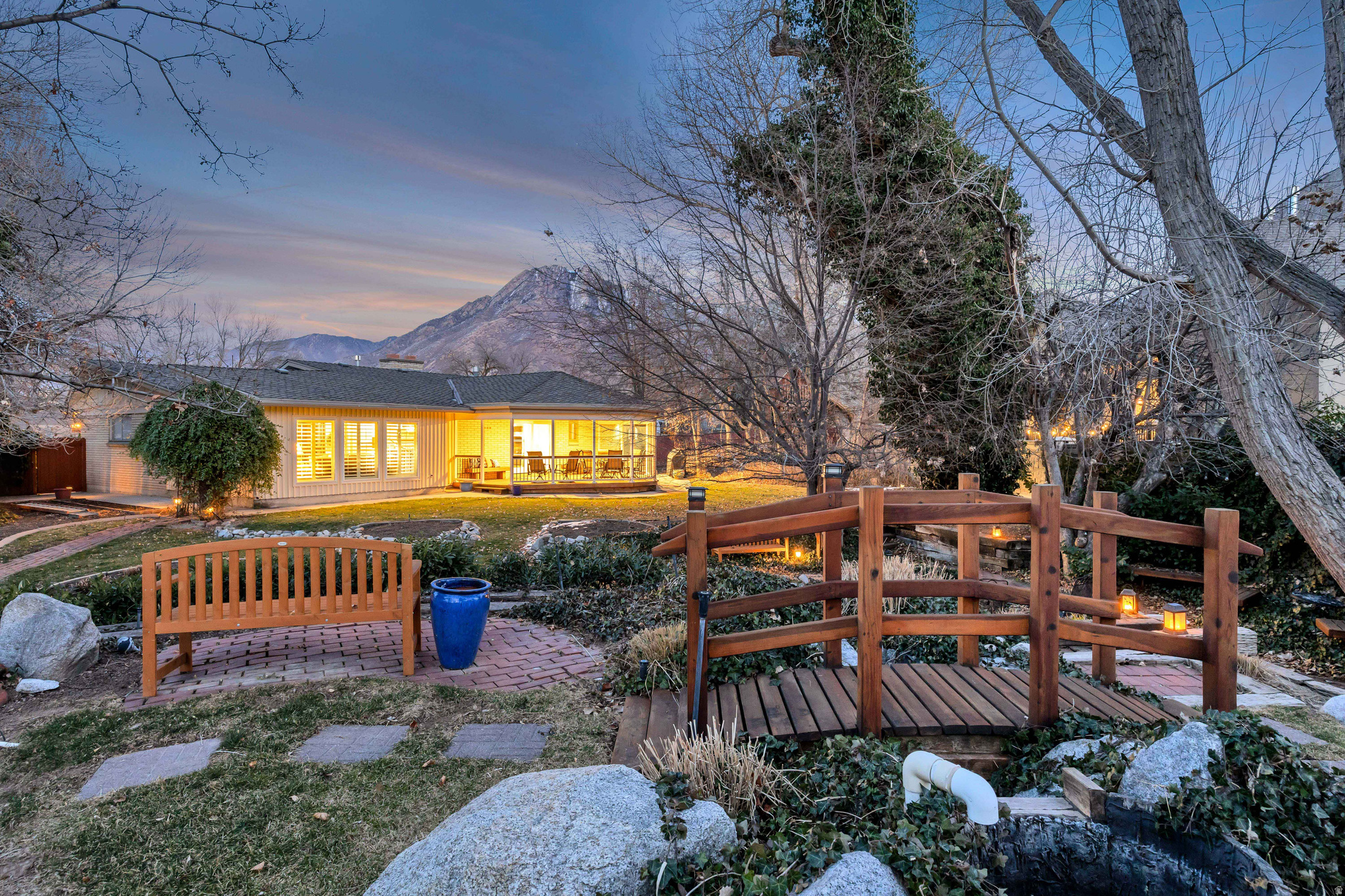 INTERNATIONAL GARDENS - Residential