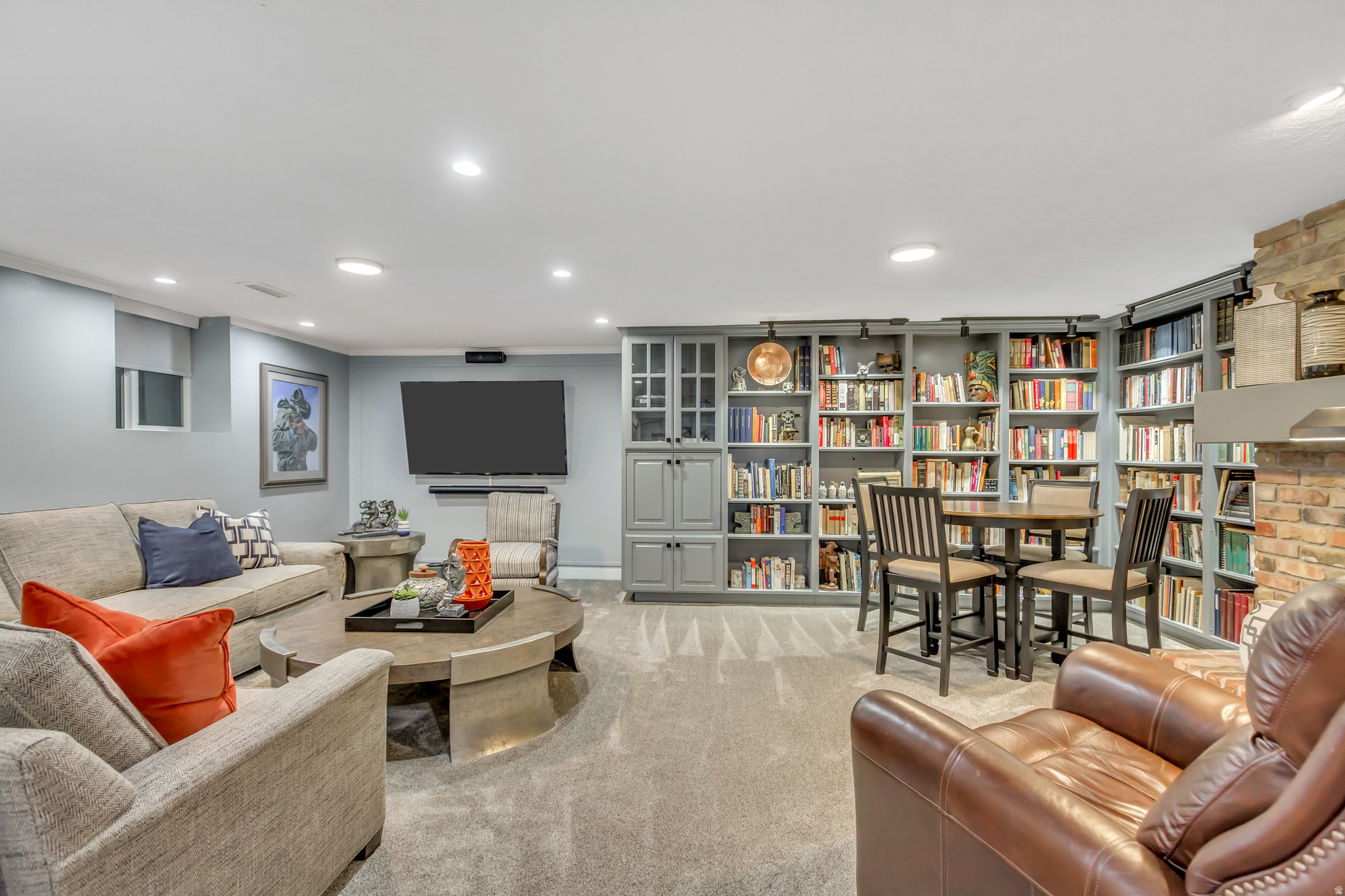 INTERNATIONAL GARDENS - Residential