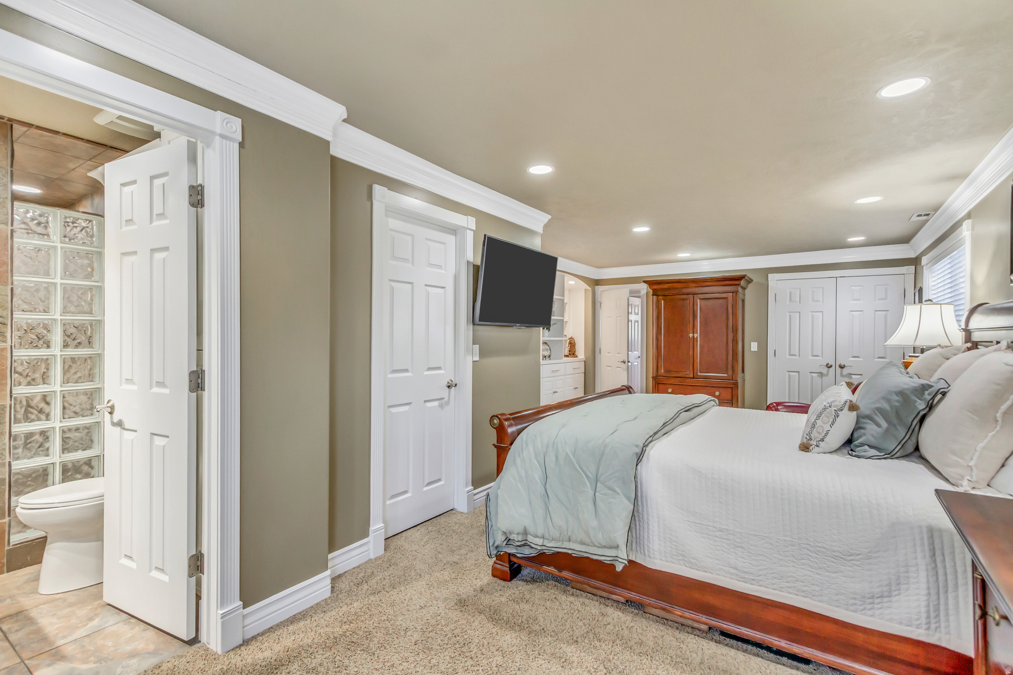 INTERNATIONAL GARDENS - Residential