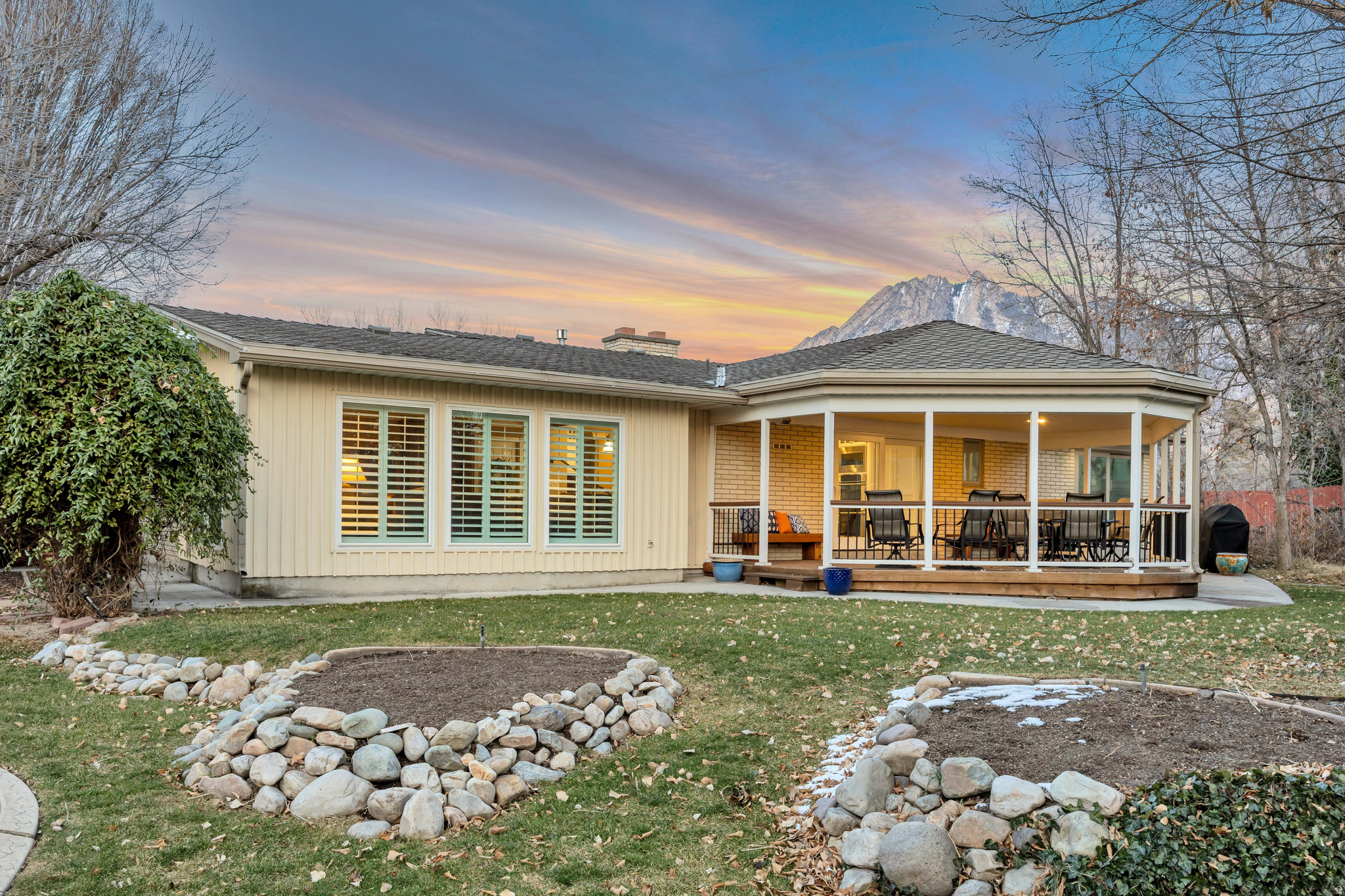 INTERNATIONAL GARDENS - Residential