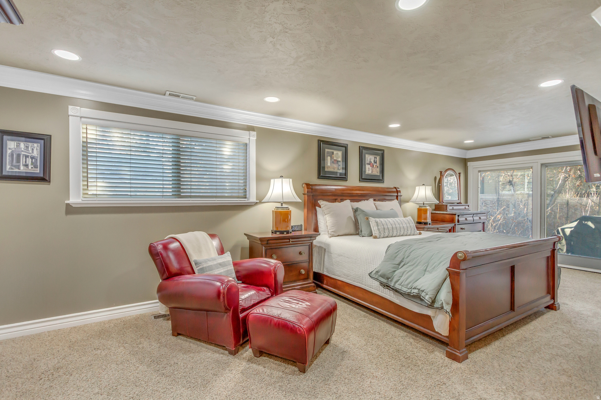 INTERNATIONAL GARDENS - Residential