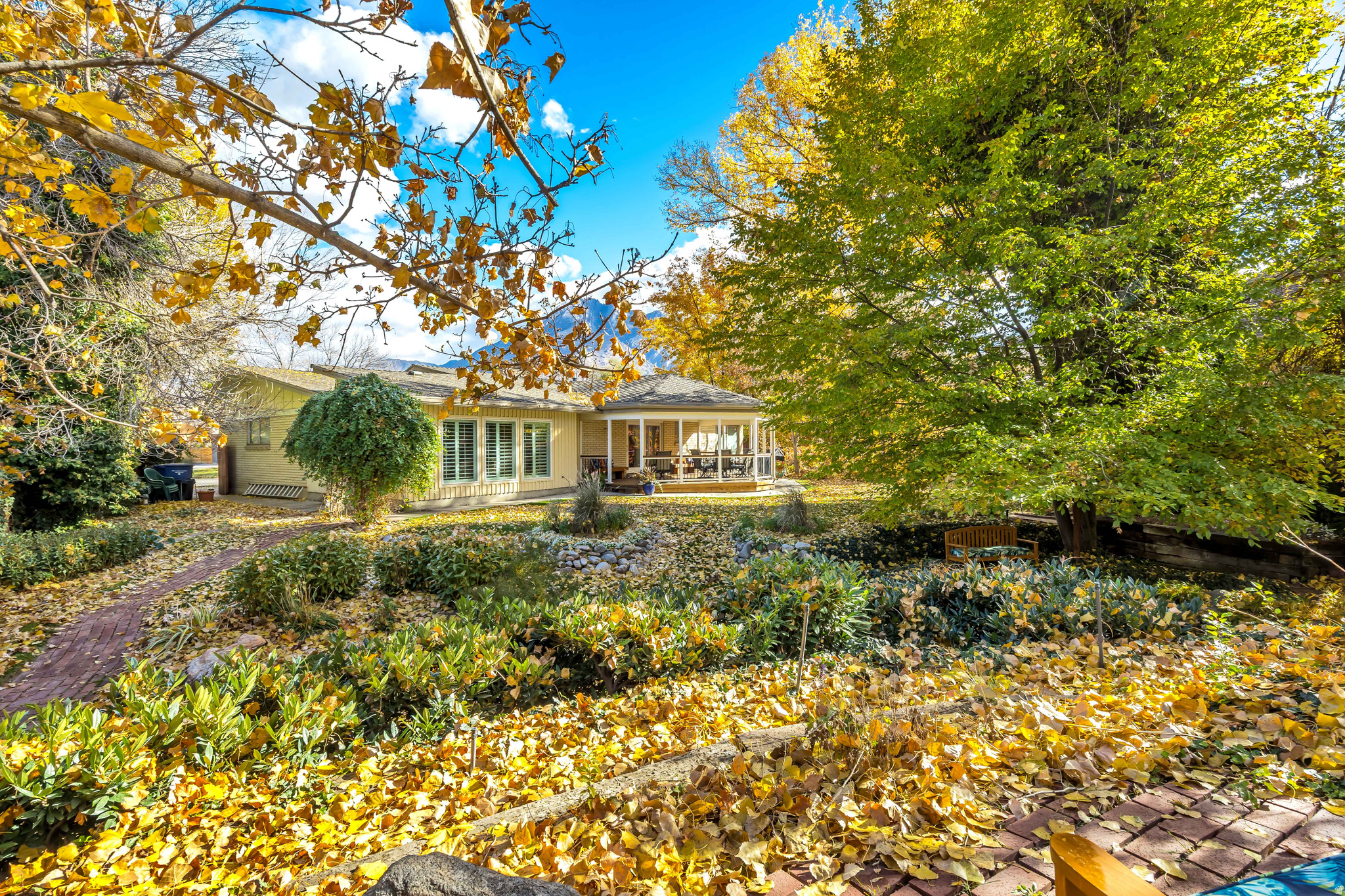 INTERNATIONAL GARDENS - Residential