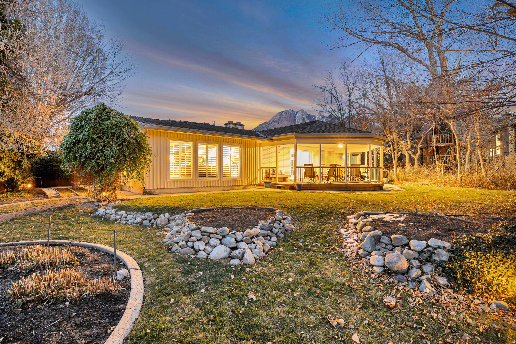 INTERNATIONAL GARDENS - Residential