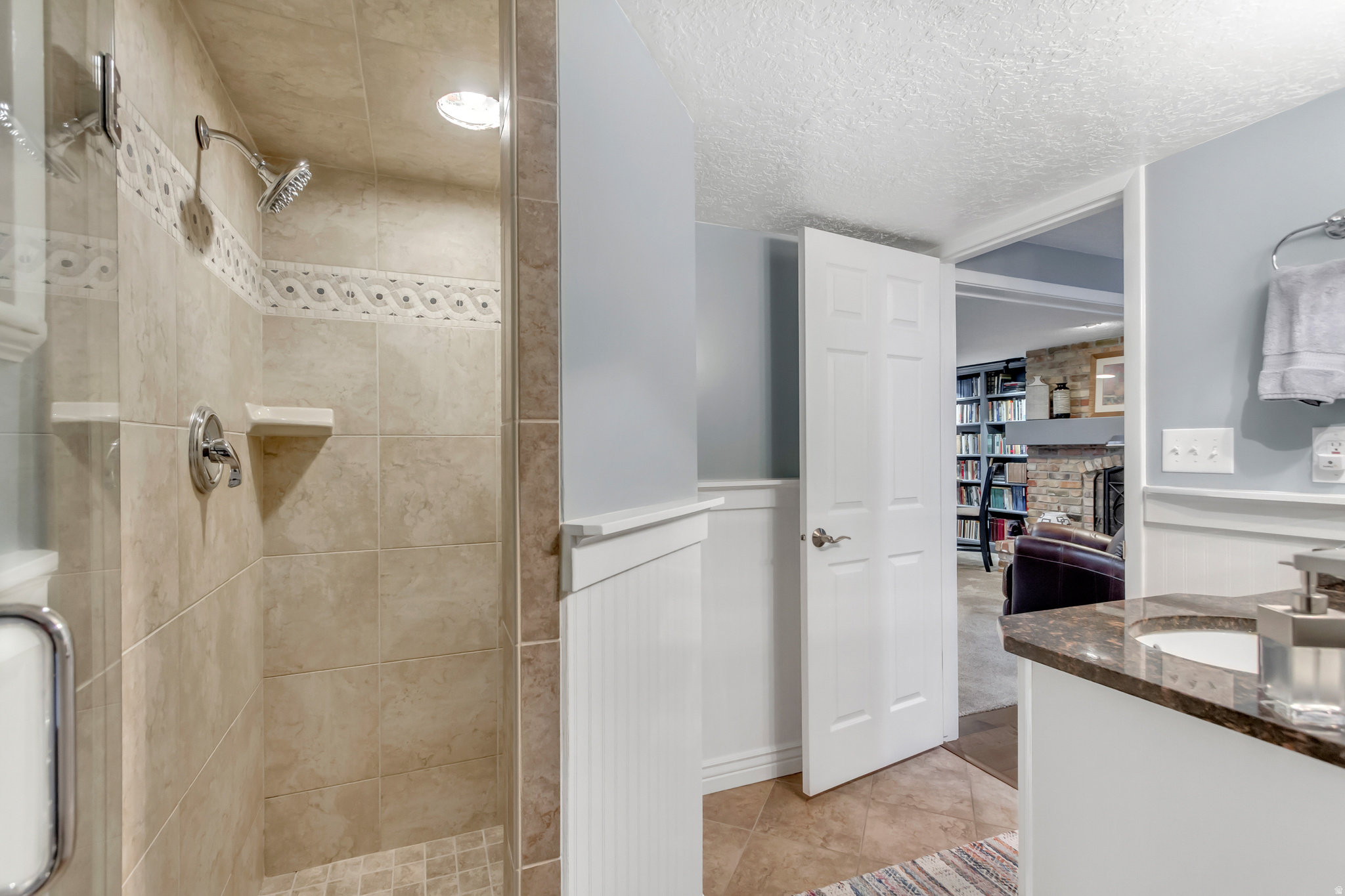 INTERNATIONAL GARDENS - Residential