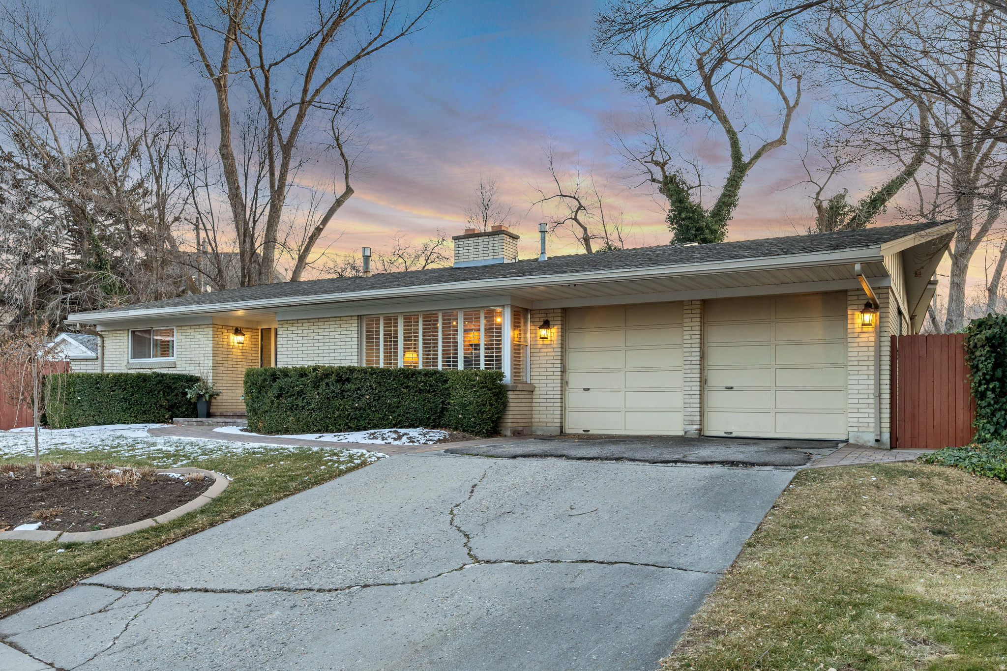 INTERNATIONAL GARDENS - Residential