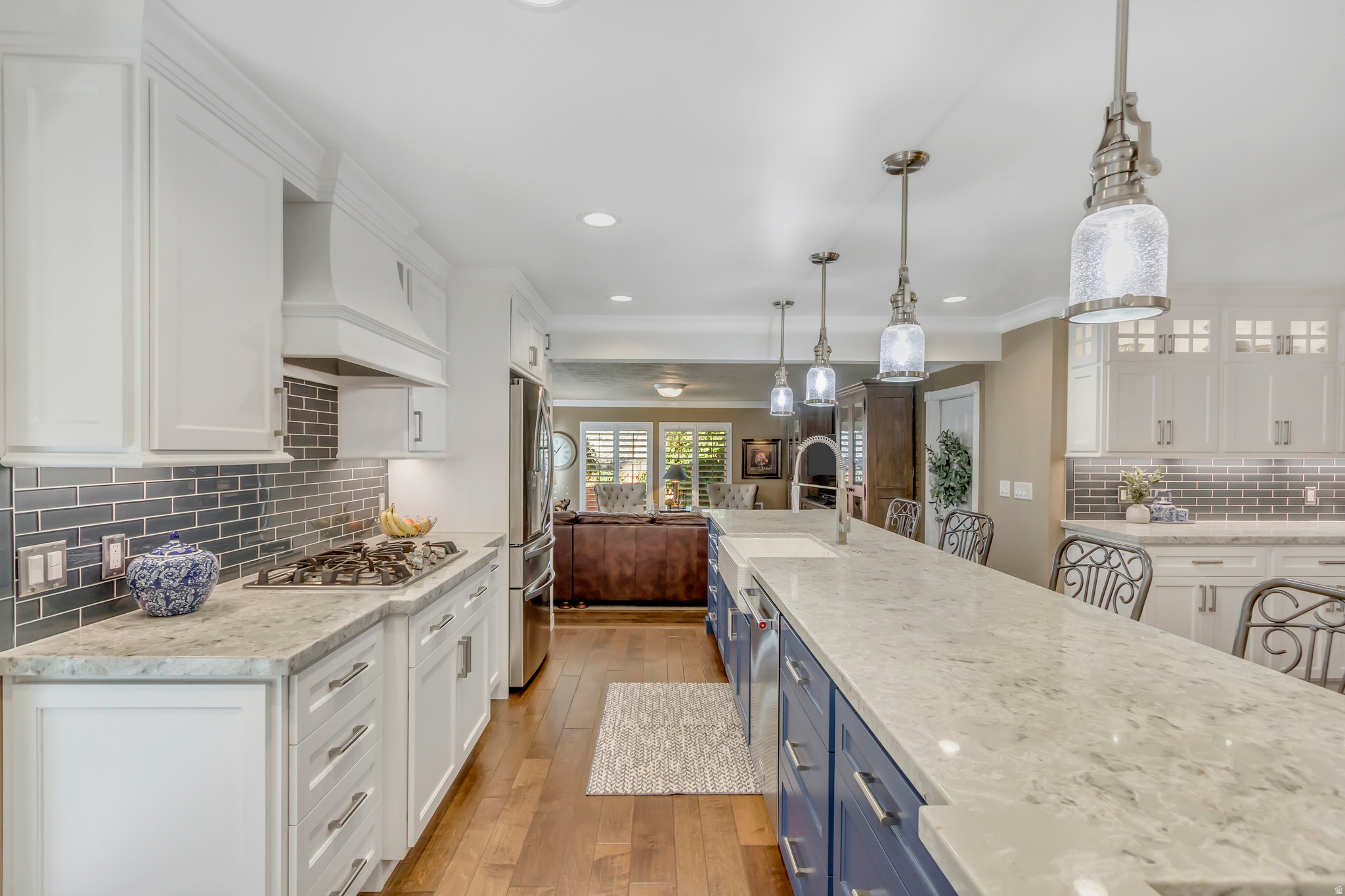 INTERNATIONAL GARDENS - Residential