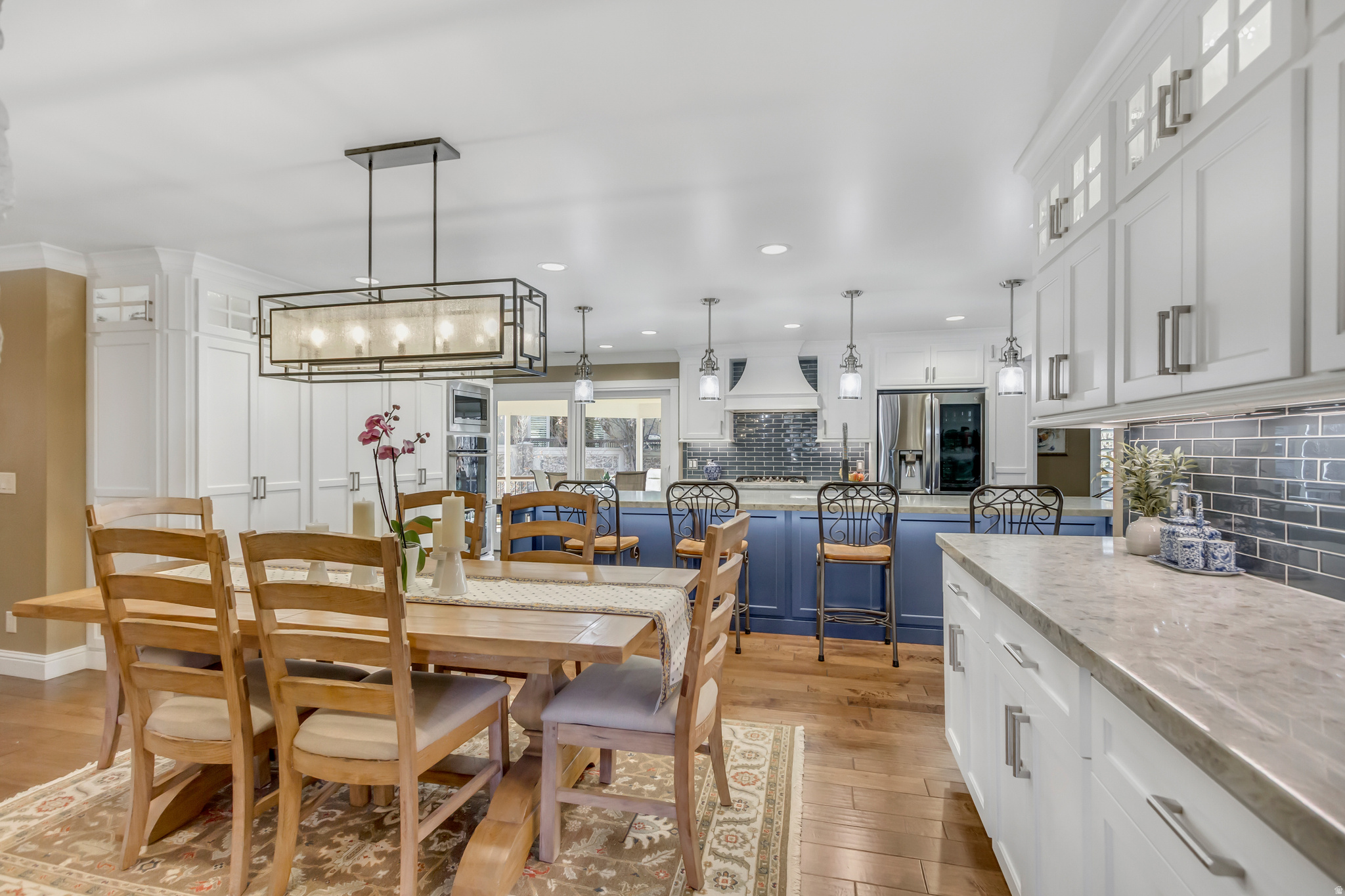 INTERNATIONAL GARDENS - Residential