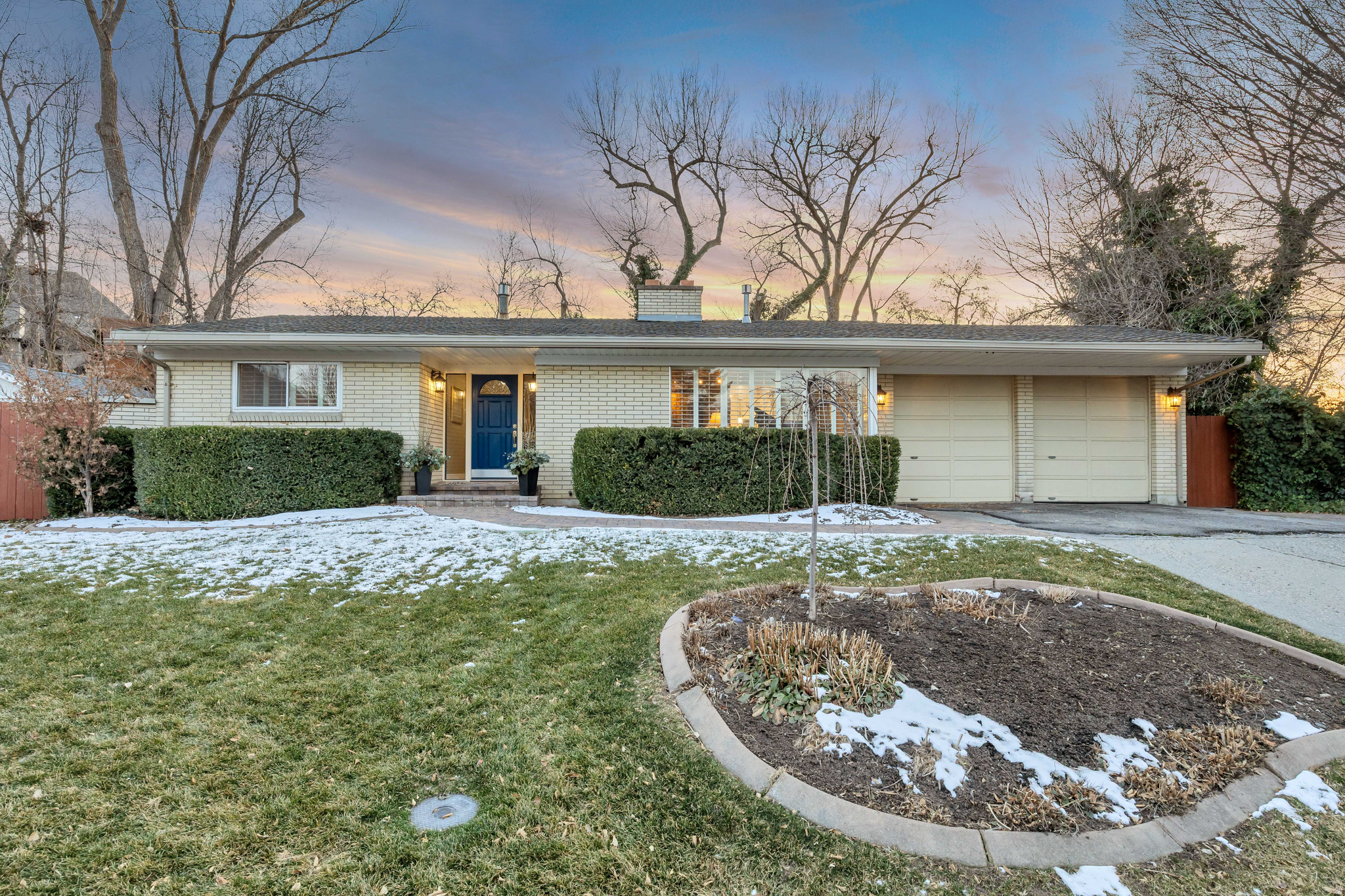 INTERNATIONAL GARDENS - Residential