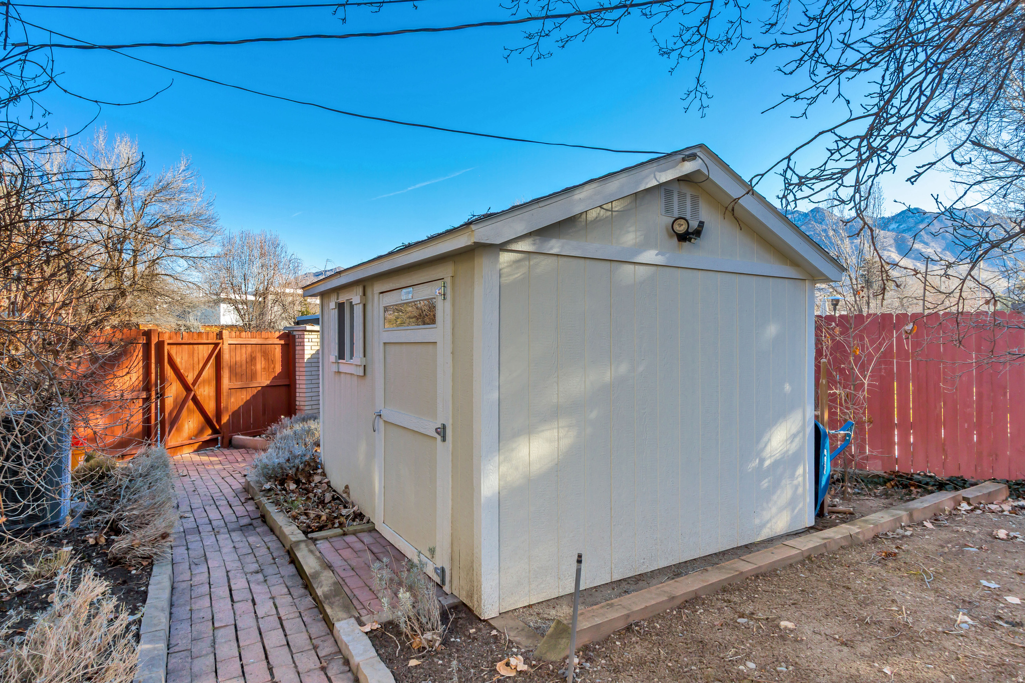 INTERNATIONAL GARDENS - Residential