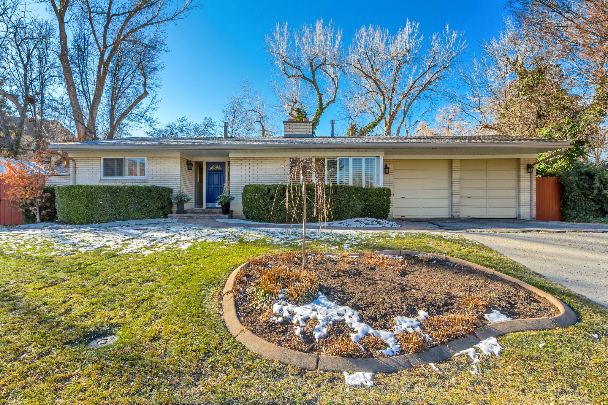 INTERNATIONAL GARDENS - Residential