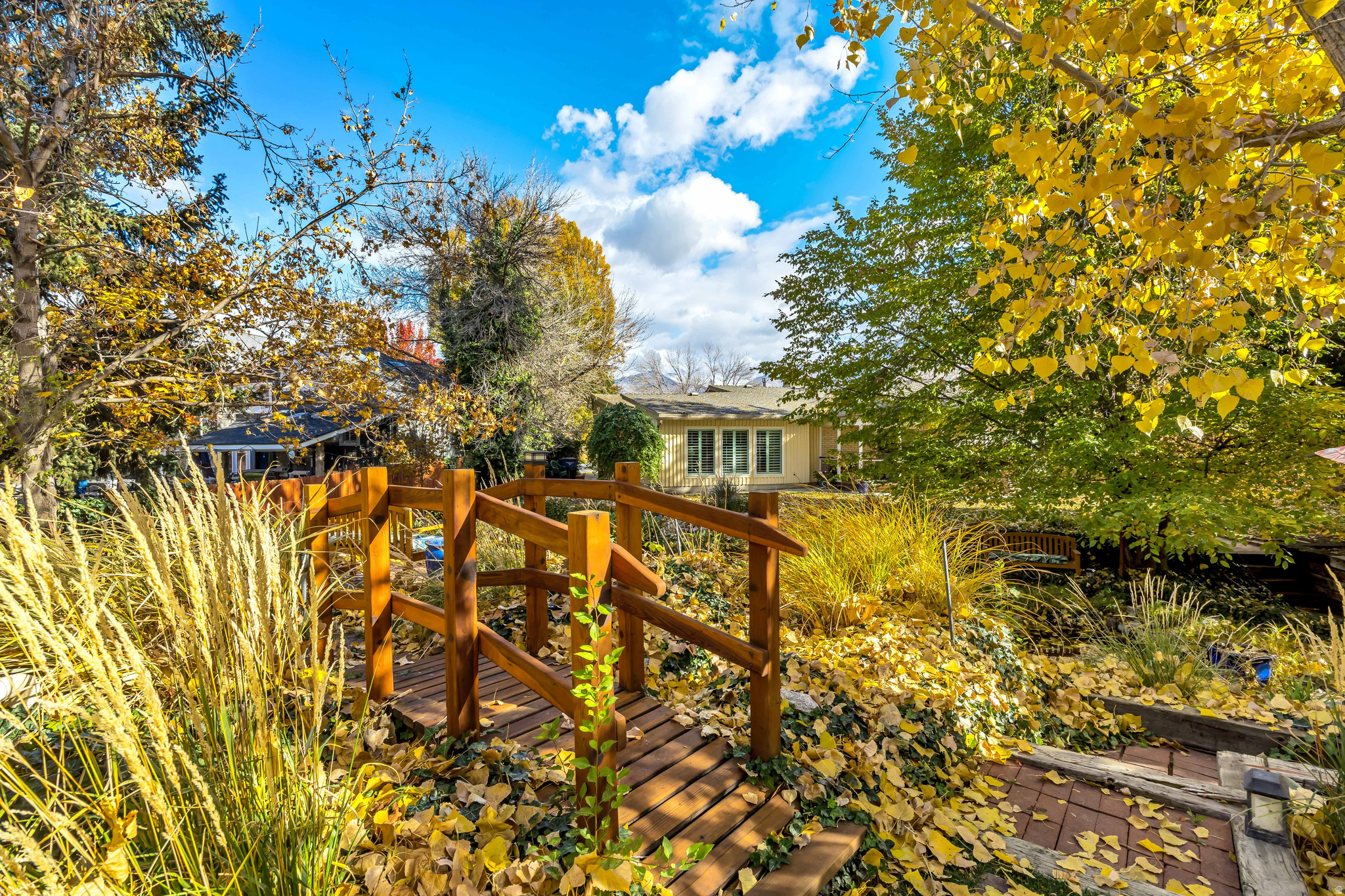 INTERNATIONAL GARDENS - Residential