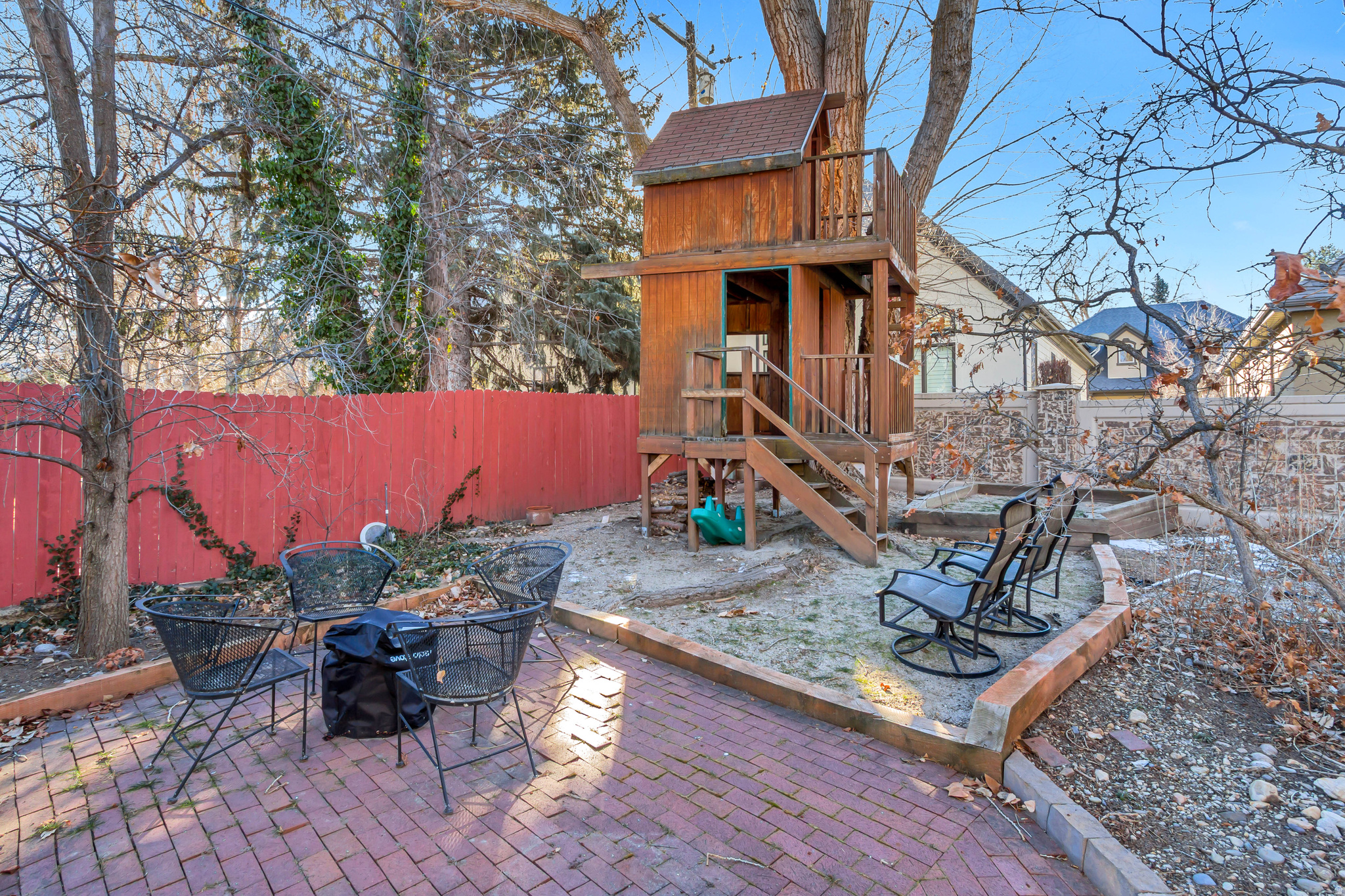 INTERNATIONAL GARDENS - Residential